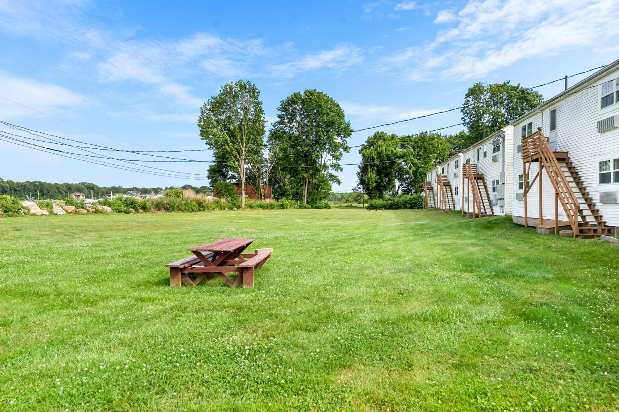 Americas Best Value Inn Stonington Mystic Zewnętrze zdjęcie