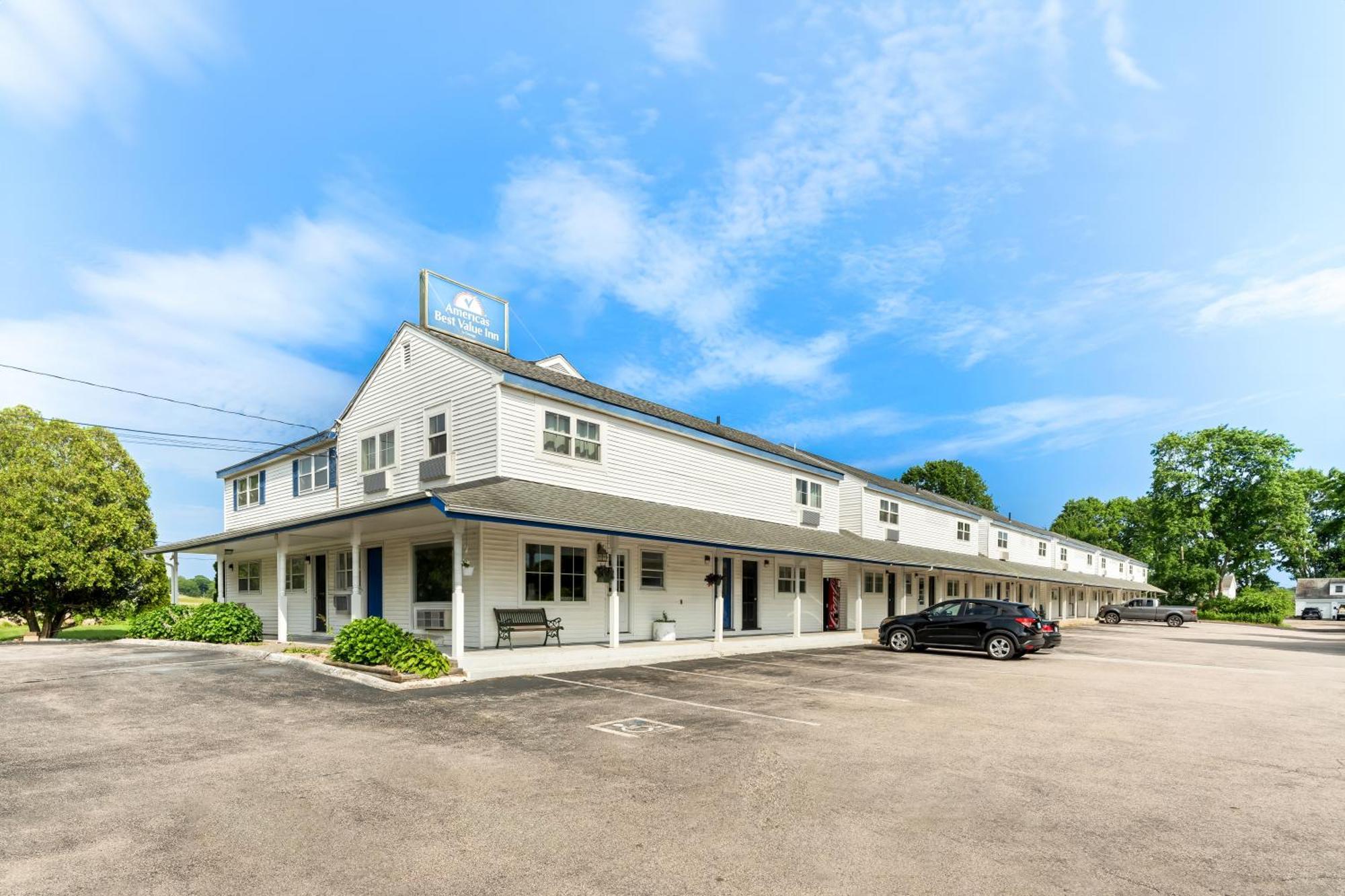 Americas Best Value Inn Stonington Mystic Zewnętrze zdjęcie